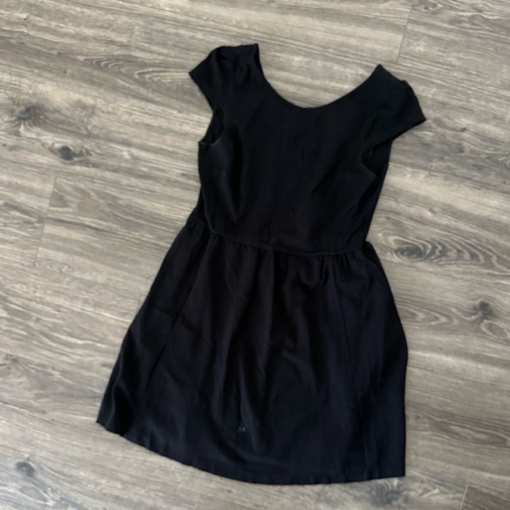 H&M Black Cap Sleeve Short Dress